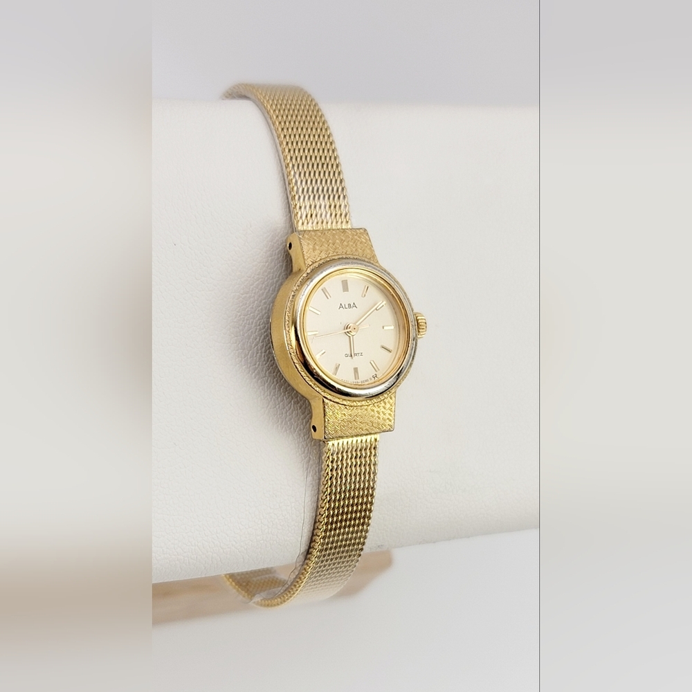 Vintage Seiko ALBA V233-0490 Japan Quartz Women’s Watch – Gold Tone Mesh Band - Picture 2 of 7